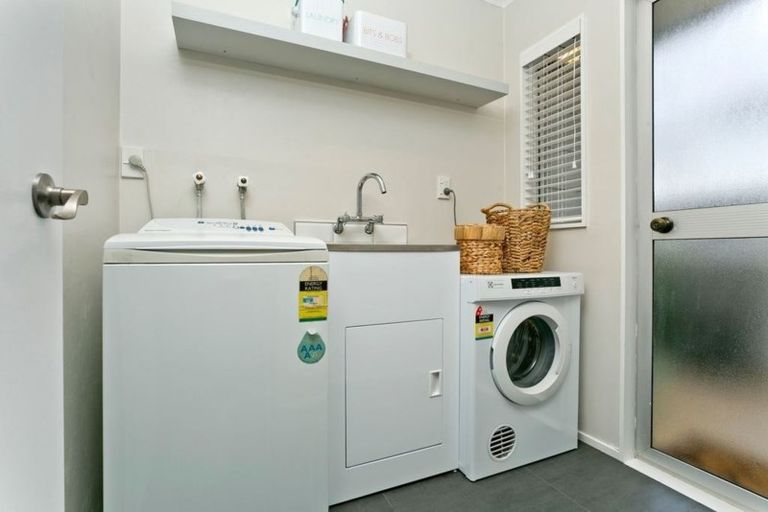 Photo of property in 98 Oaktree Avenue, Browns Bay, Auckland, 0630