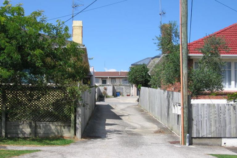 Photo of property in 1/146 Hutchinson Avenue, New Lynn, Auckland, 0600