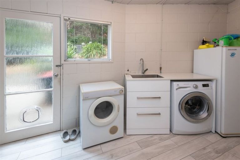 Photo of property in 7 Paisley Street, Mellons Bay, Auckland, 2014