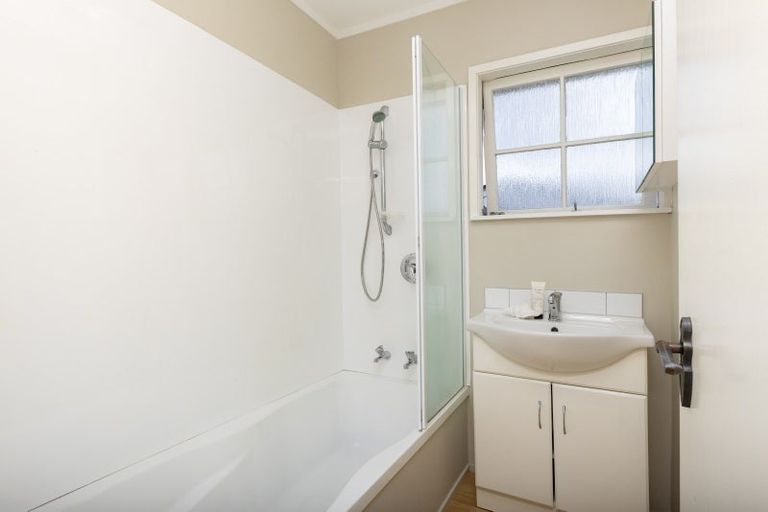 Photo of property in 2/68a Sturges Road, Henderson, Auckland, 0612