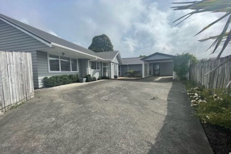 Photo of property in 2/11 Parramatta Place, Botany Downs, Auckland, 2010