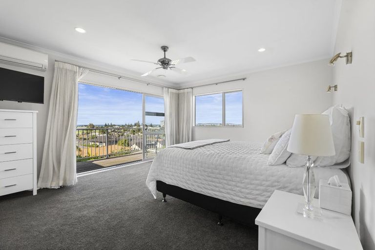 Photo of property in 60 Chesterfield Way, Orewa, 0931
