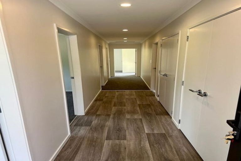 Photo of property in 16 Wrybill Way, Welcome Bay, Tauranga, 3112