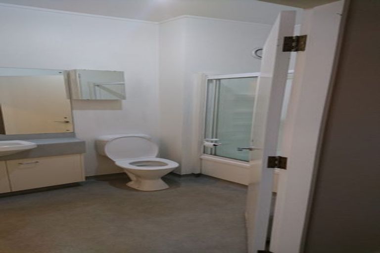 Photo of property in 17 Kent Terrace - Kent Apartments, 4e/16 Kent Terrace, Mount Victoria, Wellington, 6011