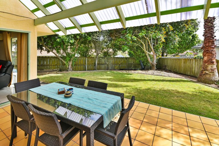 Photo of property in 25 Eiger Place, Northpark, Auckland, 2013