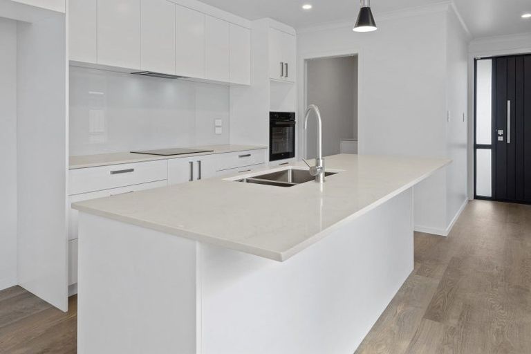 Photo of property in 71 Kaurinui Crescent, One Tree Point, 0118