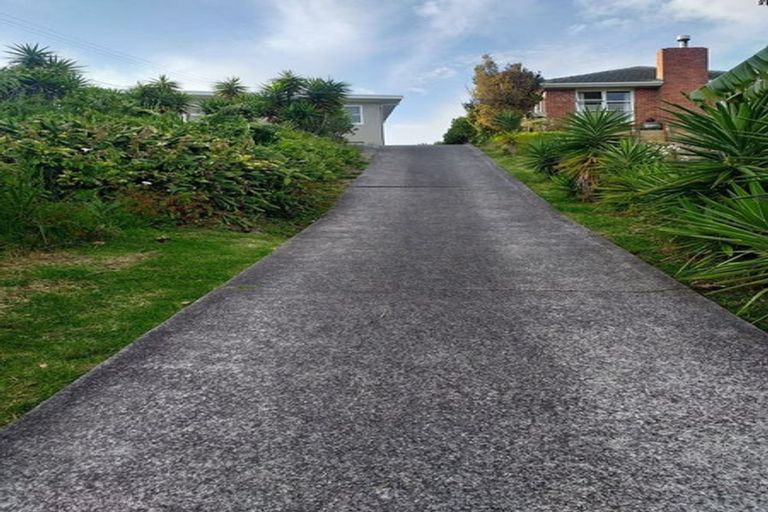Photo of property in 1/27 Neptune Avenue, Beach Haven, Auckland, 0626