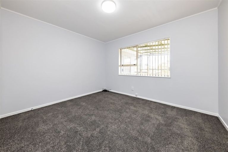 Photo of property in 2/20 Darnell Crescent, Clover Park, Auckland, 2019