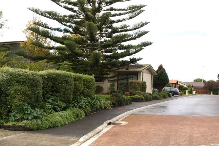 Photo of property in 28 Seneca Court, Golflands, Auckland, 2013