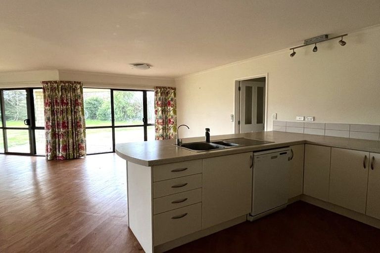 Photo of property in 27 Carrington Drive, Carterton, 5713