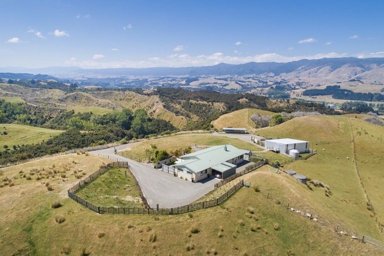 Photo of property in 216 Zigzag Road, Pohangina, Feilding, 4775
