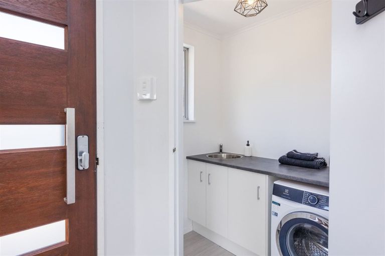 Photo of property in 22 Ruamahanga Crescent, Terrace End, Palmerston North, 4410