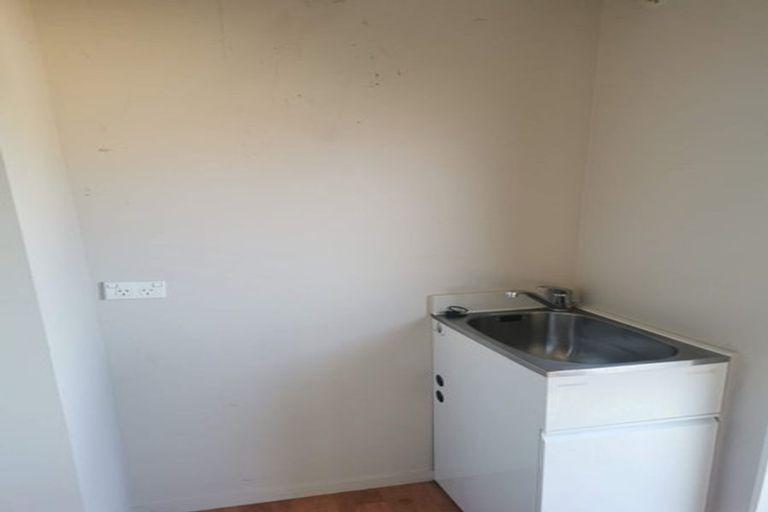 Photo of property in 41 Taikata Road, Te Atatu Peninsula, Auckland, 0610