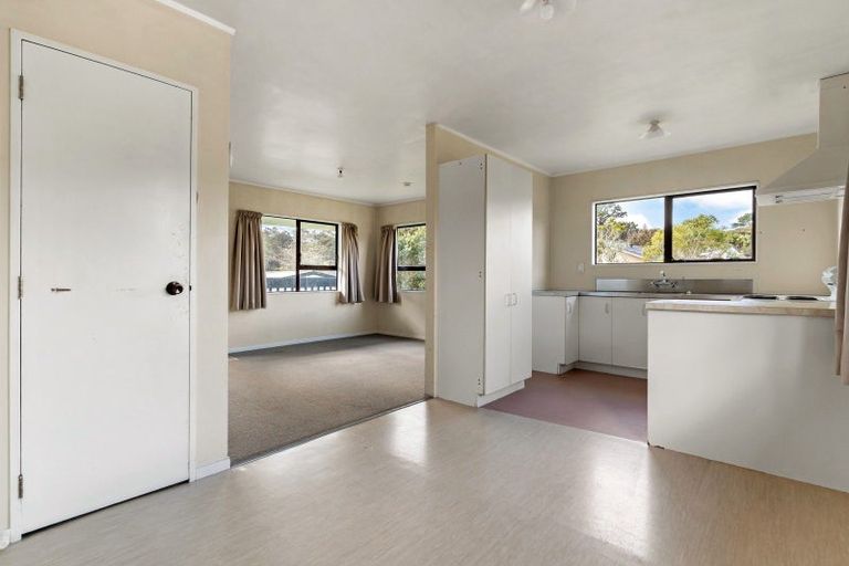 Photo of property in 49 Meadowvale Rise, Titirangi, Auckland, 0604