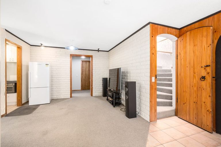 Photo of property in 5 Newnham Court, Tawa, Wellington, 5028