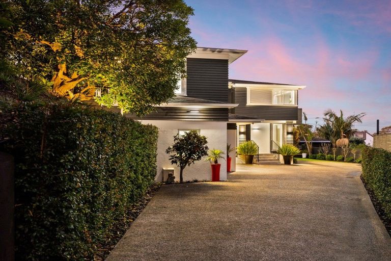 Photo of property in 37 Eastcliffe Road, Castor Bay, Auckland, 0620