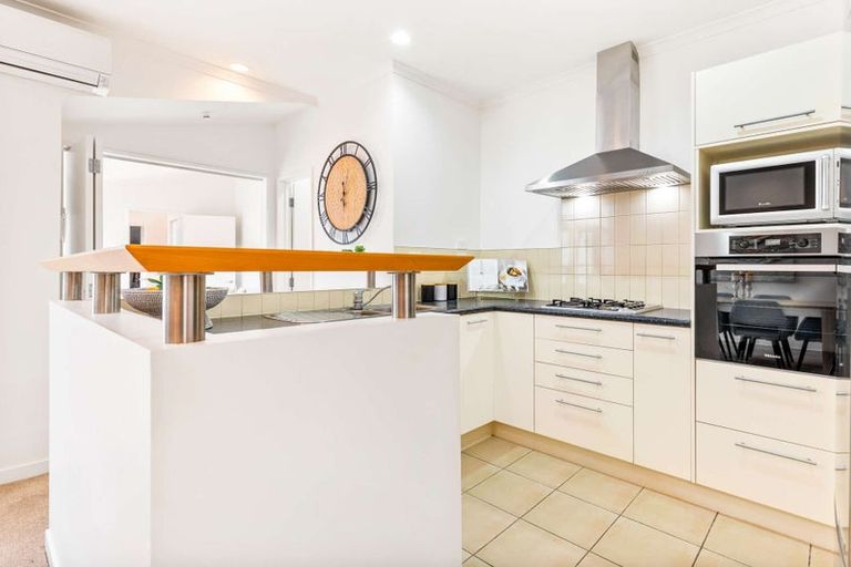 Photo of property in 36 Gunner Drive, Te Atatu Peninsula, Auckland, 0610