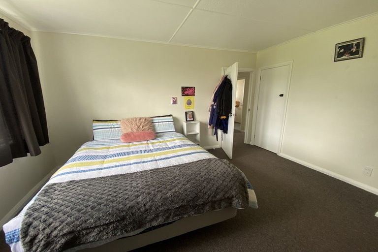 Photo of property in 18 Railway Street, Eltham, 4322