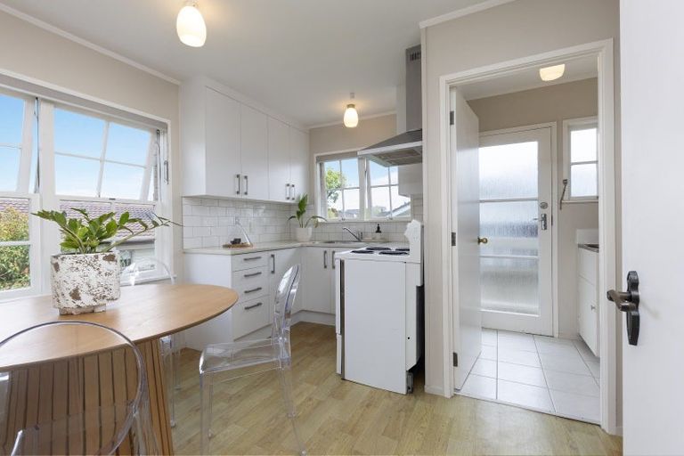 Photo of property in 2/68a Sturges Road, Henderson, Auckland, 0612