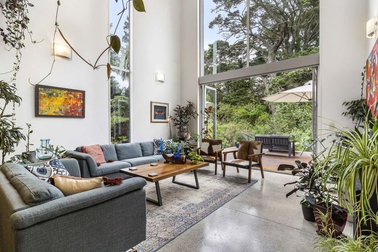 Photo of property in 11a Wernham Place, Northcote, Auckland, 0626