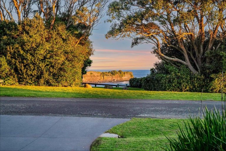 Photo of property in 22 Halse Place, Opunake, 4616