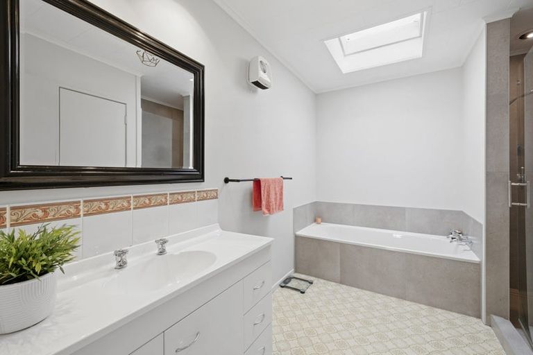 Photo of property in 10a Chilman Street, Strandon, New Plymouth, 4312