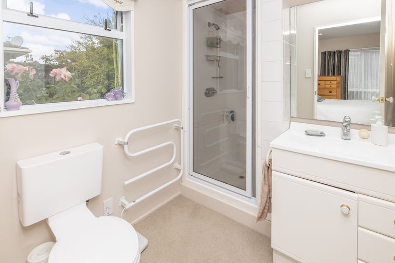 Photo of property in 46 Westgrove Avenue, Avonhead, Christchurch, 8042