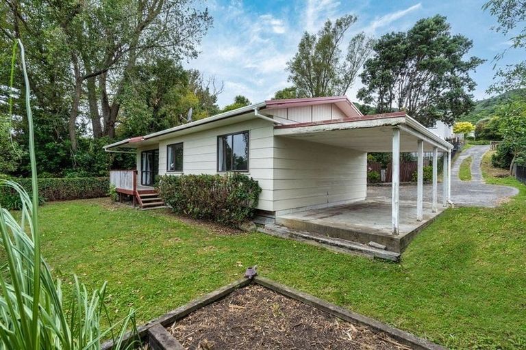 Photo of property in 52b Seddon Street, Waikanae, 5036