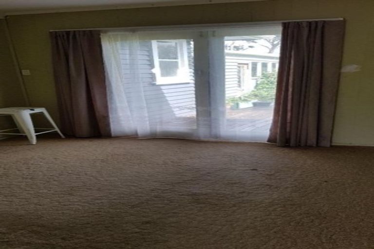 Photo of property in 6 Hadfield Street, Beach Haven, Auckland, 0626