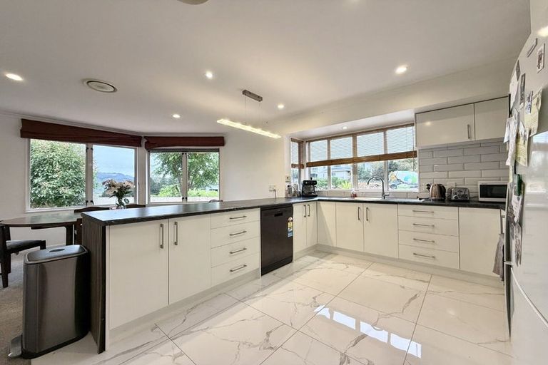 Photo of property in 14 Sylvan Way, Silverstream, Upper Hutt, 5019