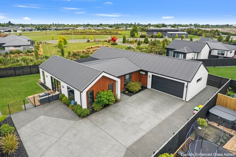 Photo of property in 17 Angus Place, Rangiora, 7400