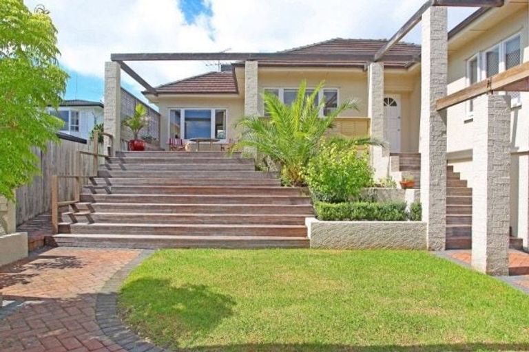 Photo of property in 2/18 Jutland Road, Hauraki, Auckland, 0622