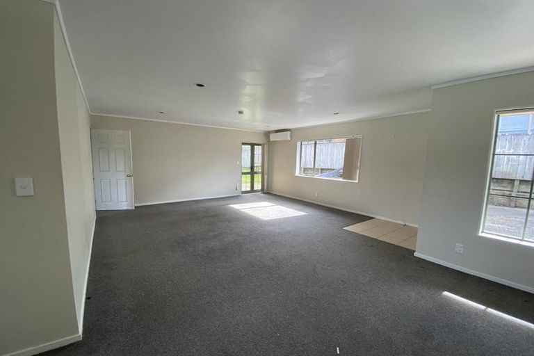 Photo of property in 25 Ginders Drive, Massey, Auckland, 0614