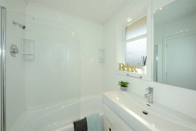 Photo of property in 39 Middlepark Road, Sockburn, Christchurch, 8042