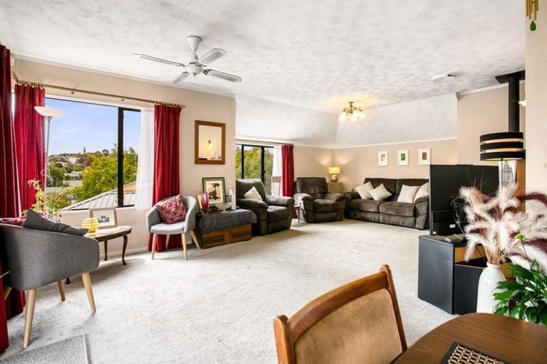 Photo of property in 6 Elizabeth Drive, West Harbour, Auckland, 0618