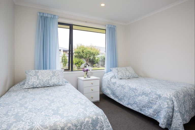 Photo of property in 25 Te Arakete Place, Hurworth, New Plymouth, 4310