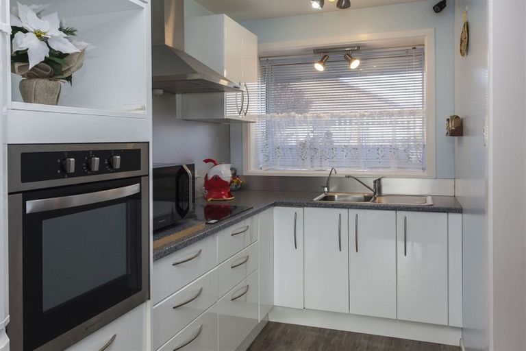 Photo of property in 2/185 Queenspark Drive, Parklands, Christchurch, 8083