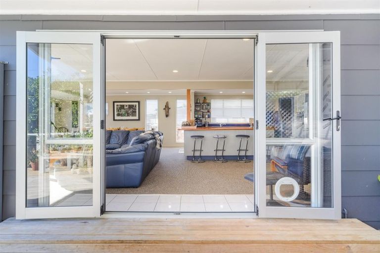 Photo of property in 1946 Parewanui Road, Parewanui, Bulls, 4894