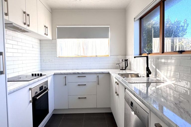 Photo of property in 1/10 Benygloe Place, Highland Park, Auckland, 2010