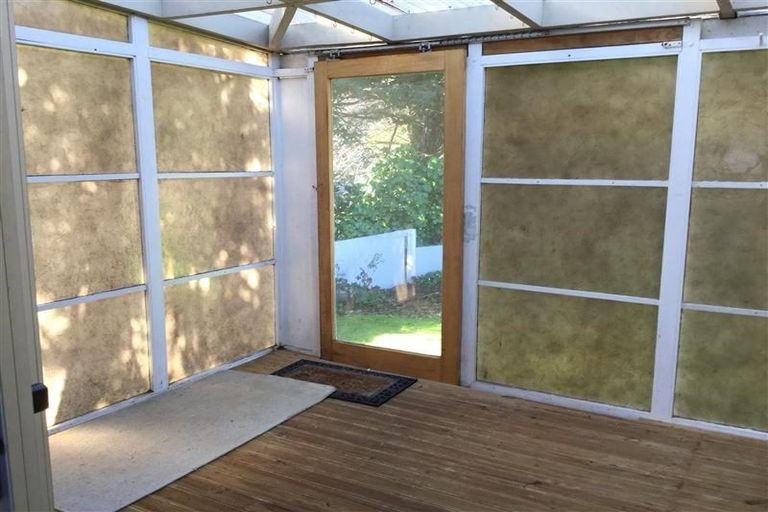 Photo of property in 37 Awanui Street, Merrilands, New Plymouth, 4312