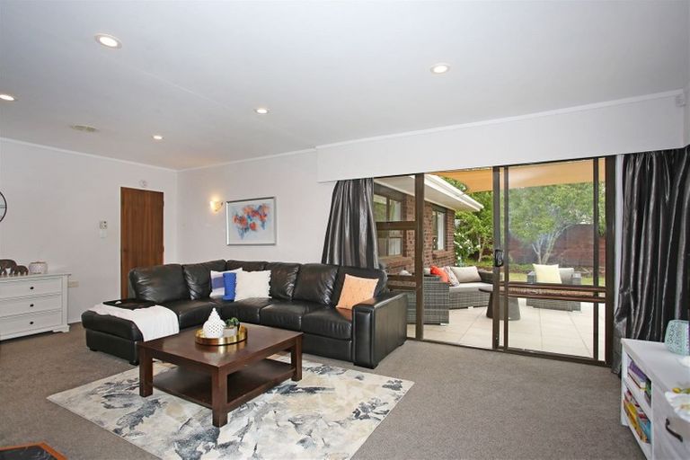 Photo of property in 1 Heron Place, Waiuku, 2123