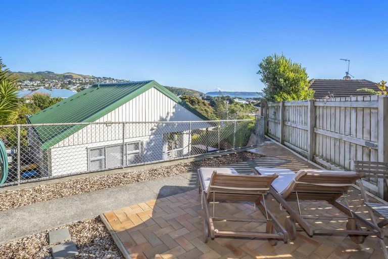 Photo of property in 1 The Spinney, Titahi Bay, Porirua, 5022