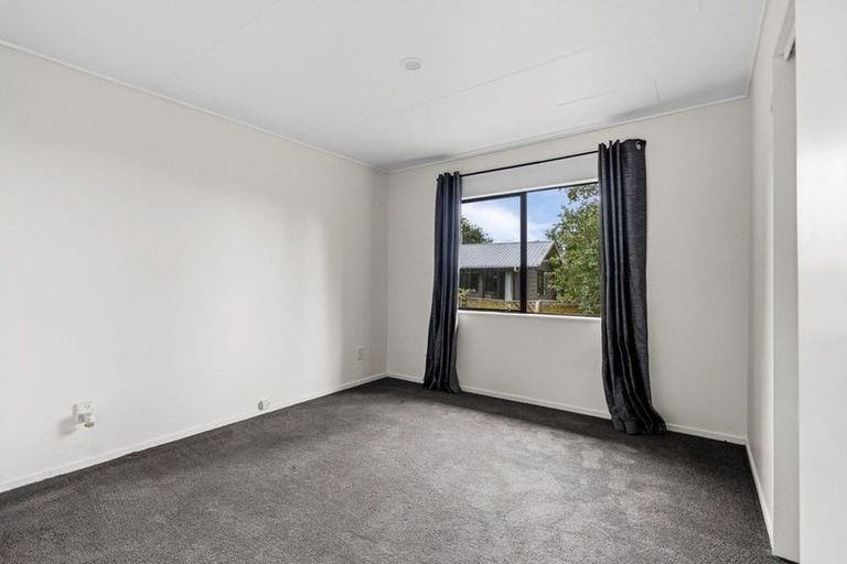 Photo of property in 52b Seddon Street, Waikanae, 5036