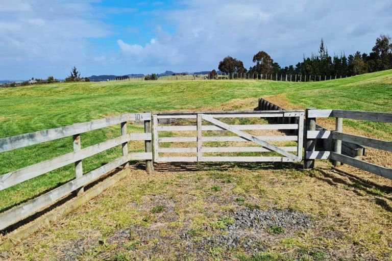 Photo of property in 10a Higham Road, South Head, 0874