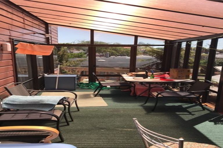 Photo of property in 237 Te Atatu Road, Te Atatu South, Auckland, 0610