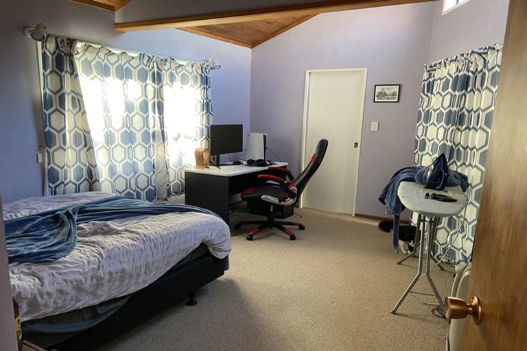 Photo of property in 70 Hadfield Street, Beach Haven, Auckland, 0626