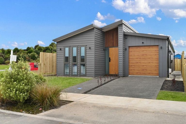 Photo of property in 53 Overton Street, Rototuna North, 3210