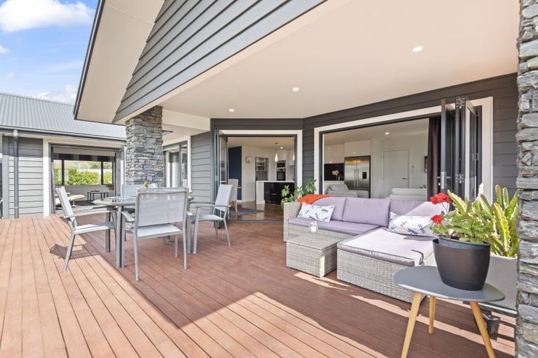 Photo of property in 25 Silicon Way, Fitzherbert, Palmerston North, 4410