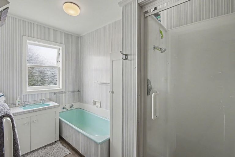 Photo of property in 51 Alexander Road, Raumati Beach, Paraparaumu, 5032