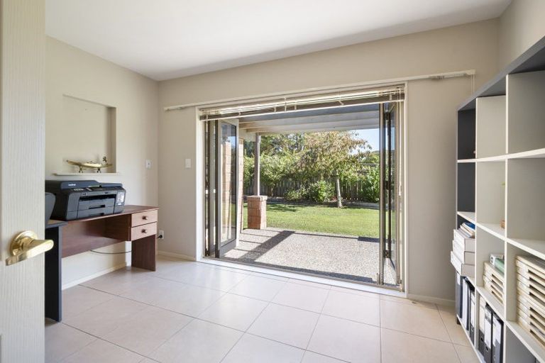 Photo of property in 98 Polson Hill Drive, Aokautere, Palmerston North, 4471